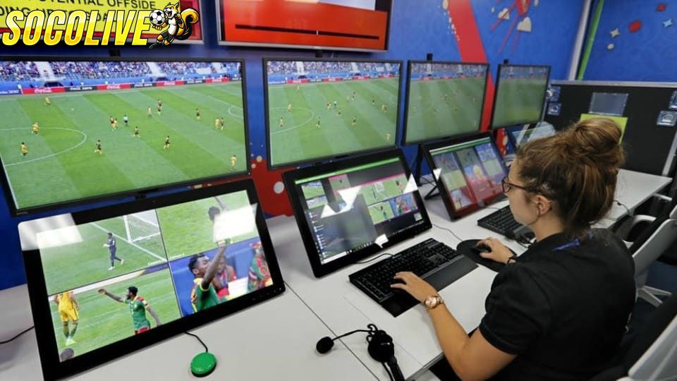Cách VAR hoạt động trong trận đấu